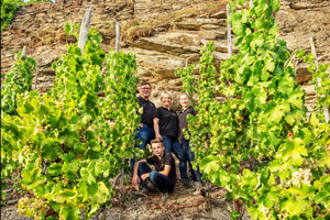 Fam_Fischer_im_Weinberg_300x200